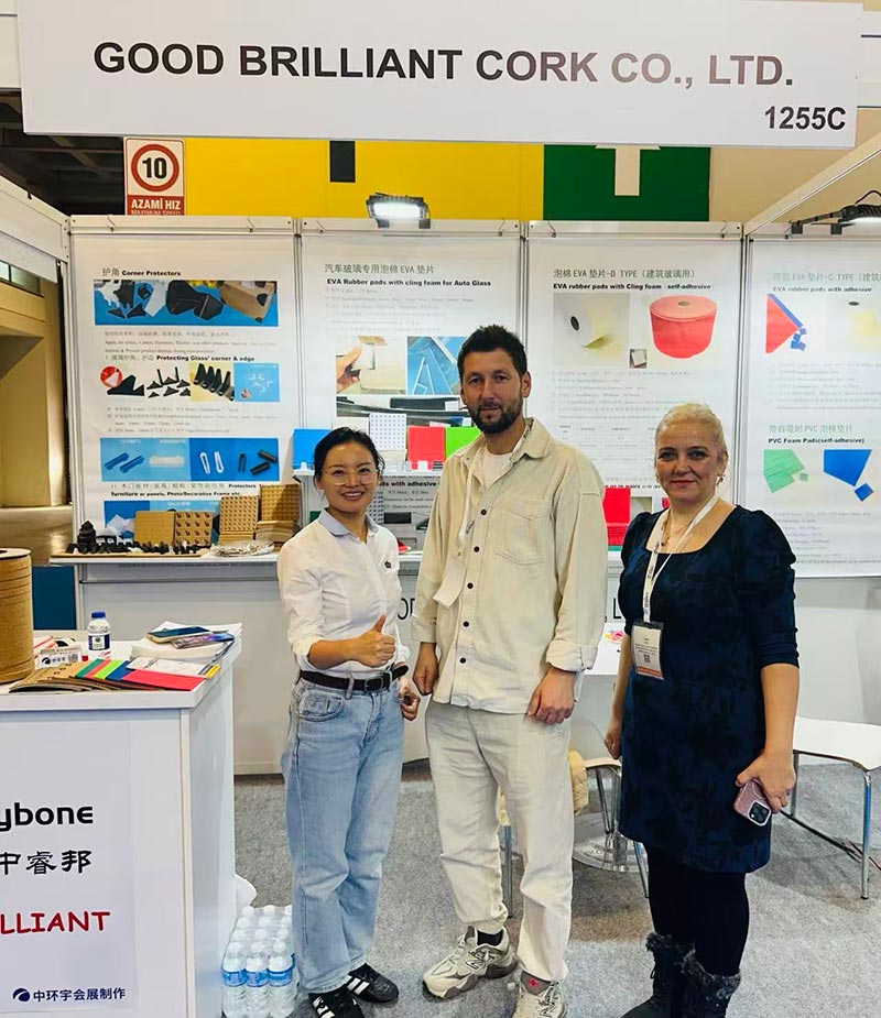 完全なコンテナが英国に向かっています!